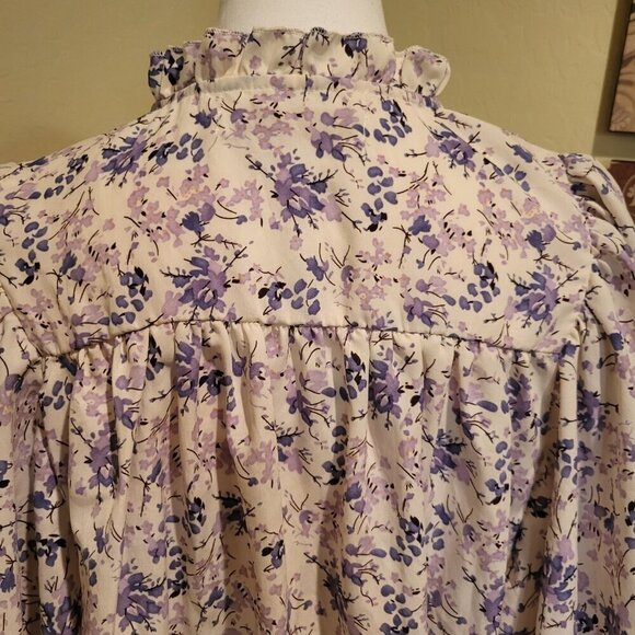 Bishop + Young Flutter sleeve Floral Blouse NWOT Size Small Cream/Blue - Picture 10 of 14